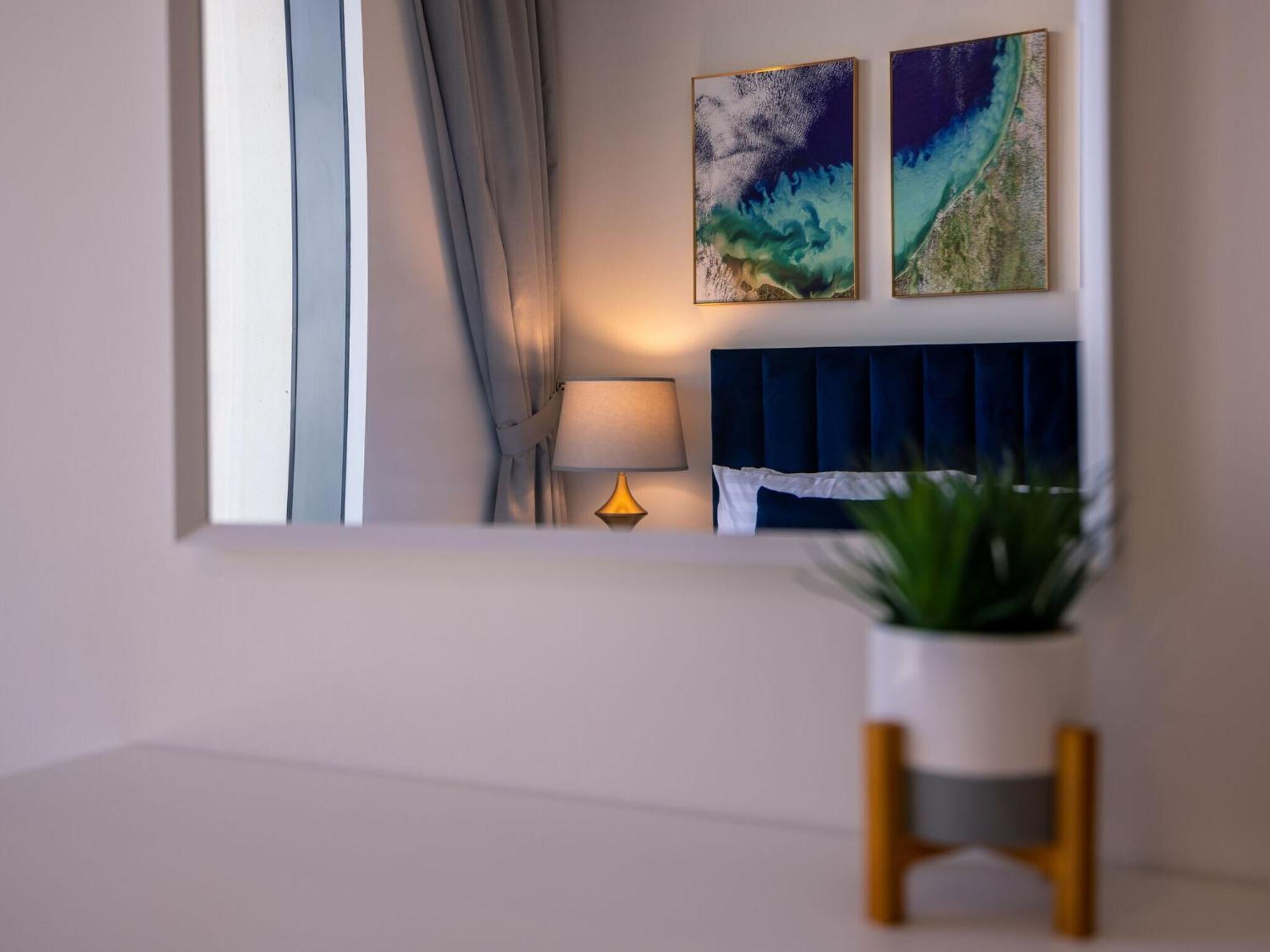 Luxurious Apartments Dubai Marina Views Pool Gym By Sojo Stay ภายนอก รูปภาพ
